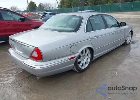 2004 Jaguar Xj Xj8 z USA, uszkodzony, nr VIN SAJWA71C24SG17780